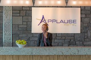 Applause Hotel Calgary Airport