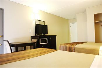 Hotel Airport Traveller's Inn