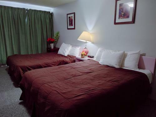 Motel Kootenay Country Inn