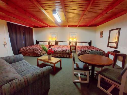 Motel Kootenay Country Inn