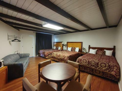 Motel Kootenay Country Inn