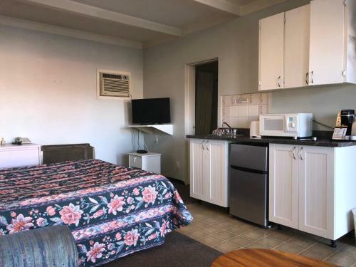 Motel Kootenay Country Inn