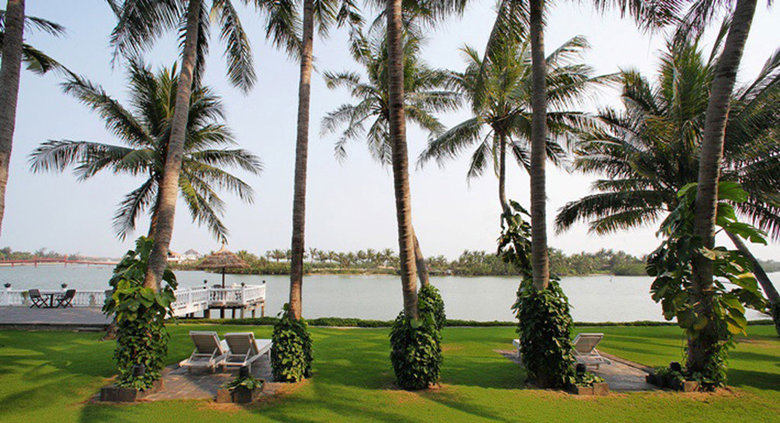 Hotel River Beach Resort