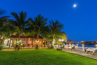 Hotel River Beach Resort