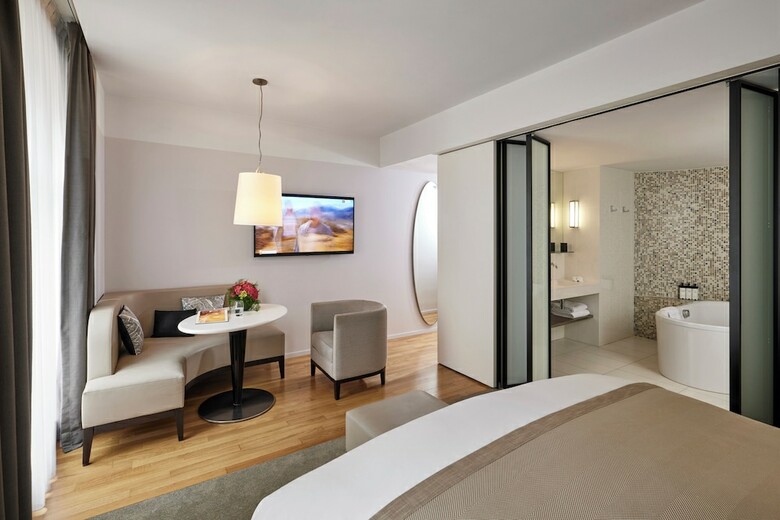 Hotel Sofitel Arc De Triomphe