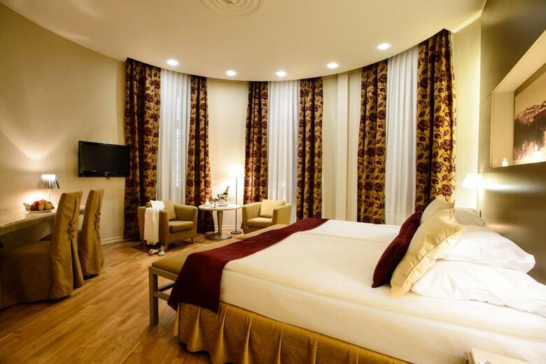 Opera Hotel