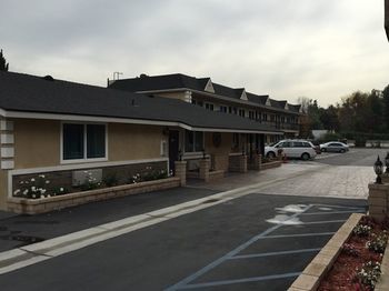 Motel Walnut Inn & Suites