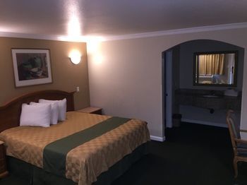 Motel Walnut Inn & Suites