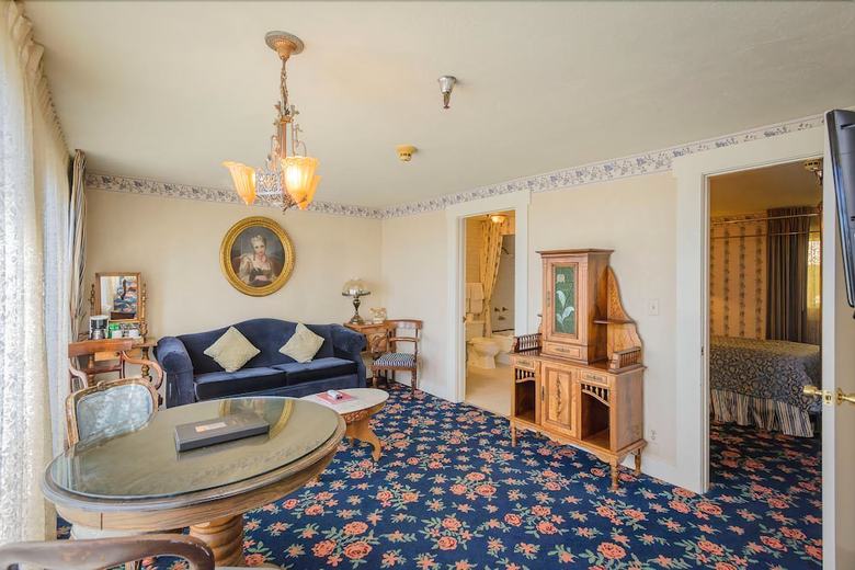 The Mendocino Hotel And Garden Suites
