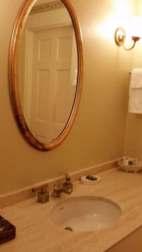 The Mendocino Hotel And Garden Suites