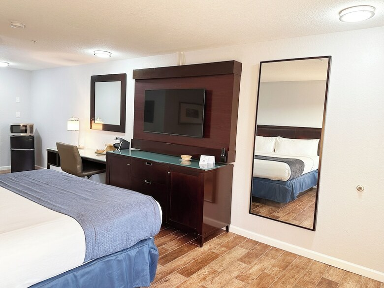 Hotel Lantern Inn & Suites