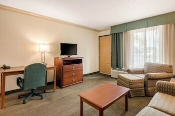Hotel Quality Inn & Suites