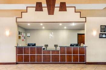 Hotel Quality Inn & Suites