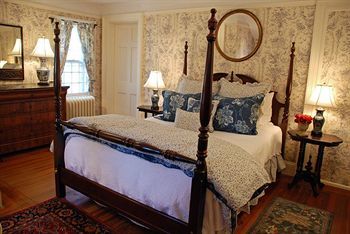 Bed & Breakfast Bee And Thistle Inn