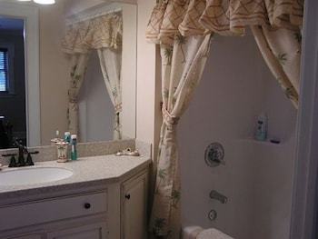 Shalom House Bed And Breakfast