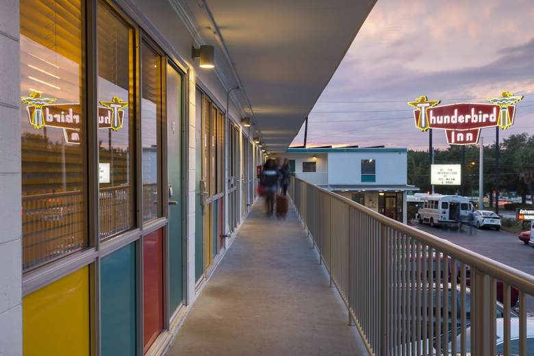 Hotel Thunderbird Inn