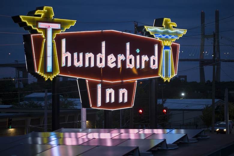 Hotel Thunderbird Inn