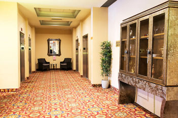 La Crystal Hotel