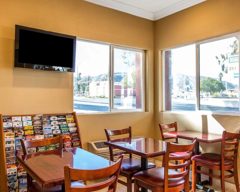 Motel Rodeway Inn & Suites