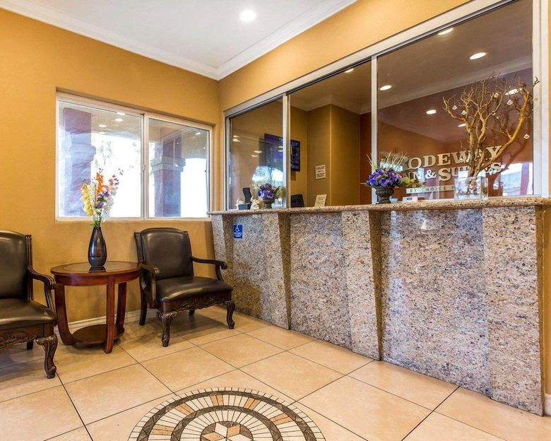 Motel Rodeway Inn & Suites