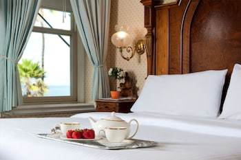 Hostal Dorymans Oceanfront Inn