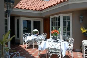 Hostal Dorymans Oceanfront Inn