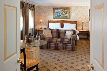 Hostal Dorymans Oceanfront Inn