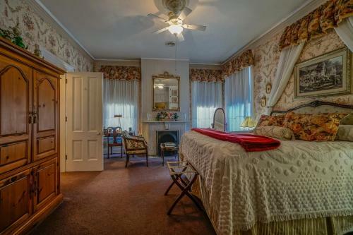 Bed & Breakfast Pinehill Inn