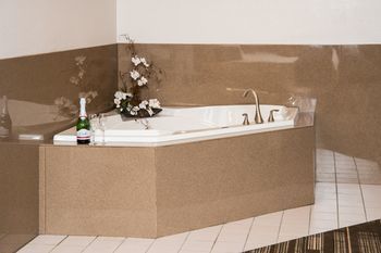 Hostal Northfield Inn, Suites & Conference Center