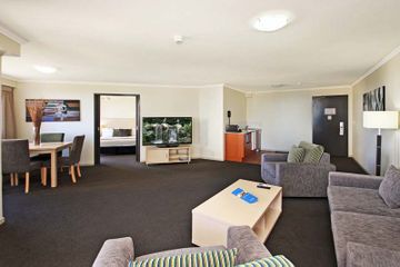 Australis Sovereign Hotel