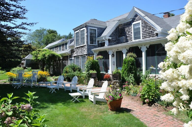 Bed & Breakfast Honeysuckle Hill Inn