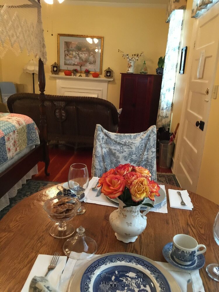 Magnolia Cottage Bed And Breakfast