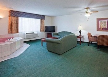 Hotel Quality Inn & Suites