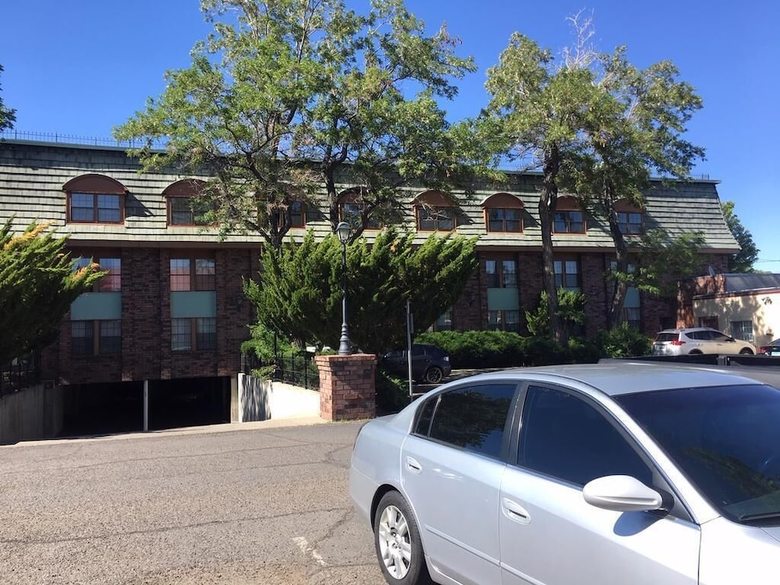 Hotel Hardman House Inn & Suites