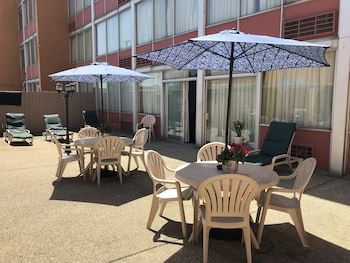 Hotel A Victory Inn & Suites- Muskegon