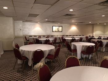 Hotel A Victory Inn & Suites- Muskegon