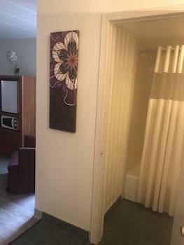 Hotel A Victory Inn & Suites- Muskegon
