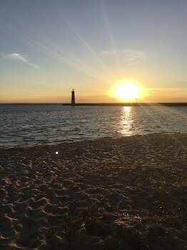 Hotel A Victory Inn & Suites- Muskegon