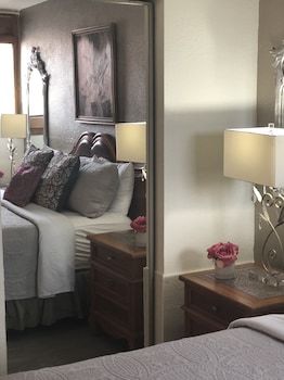 Hotel A Victory Inn & Suites- Muskegon