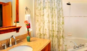 Bent Creek Lodge Bed & Breakfast