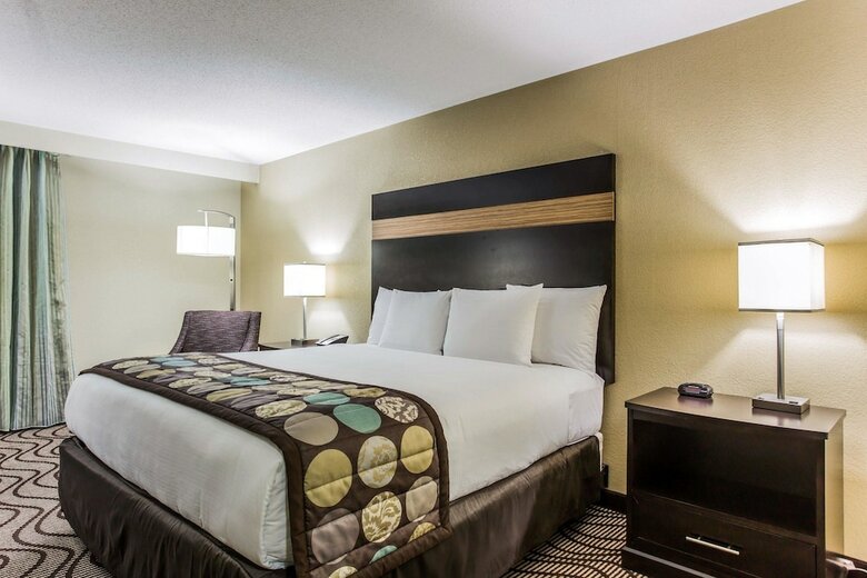 Clarion Hotel Airport & Conference Center