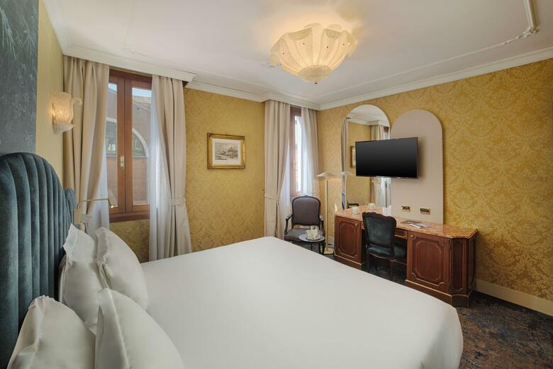 Hotel NH Venezia Santa Lucia