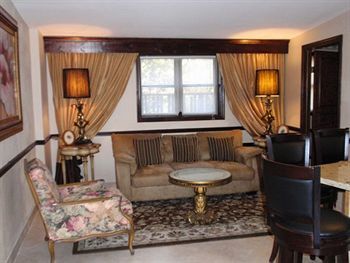 Hotel Chalet Inn & Suites Centerport