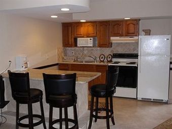 Hotel Chalet Inn & Suites Centerport