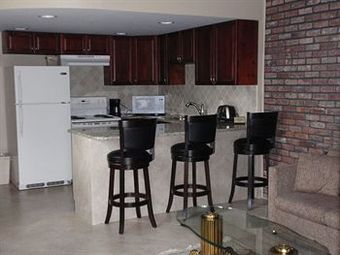 Hotel Chalet Inn & Suites Centerport