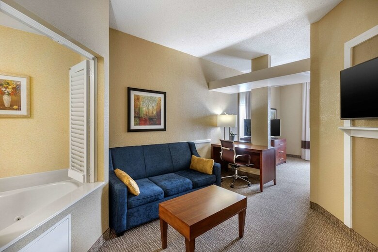 Hotel Comfort Inn & Suites