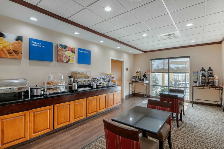 Hotel Comfort Inn & Suites