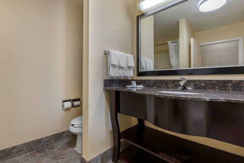 Hotel Comfort Inn & Suites