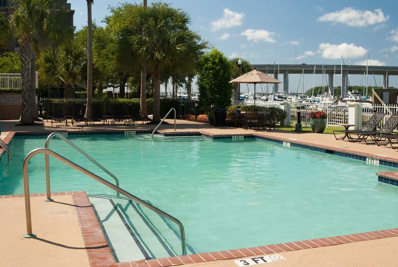 Hotel Courtyard Charleston Waterfront By Marriott