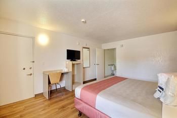 Motel 6 Laredo North